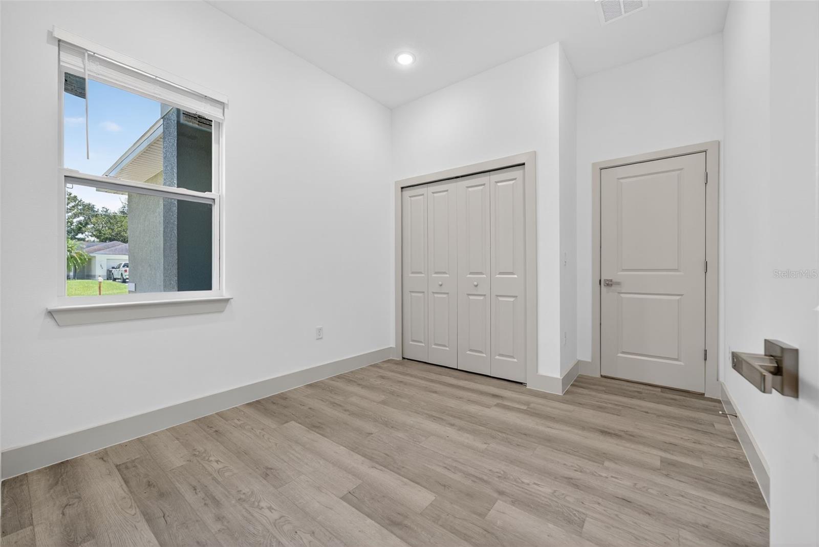 Image 39 of 71 For 1495 Craleigh Street