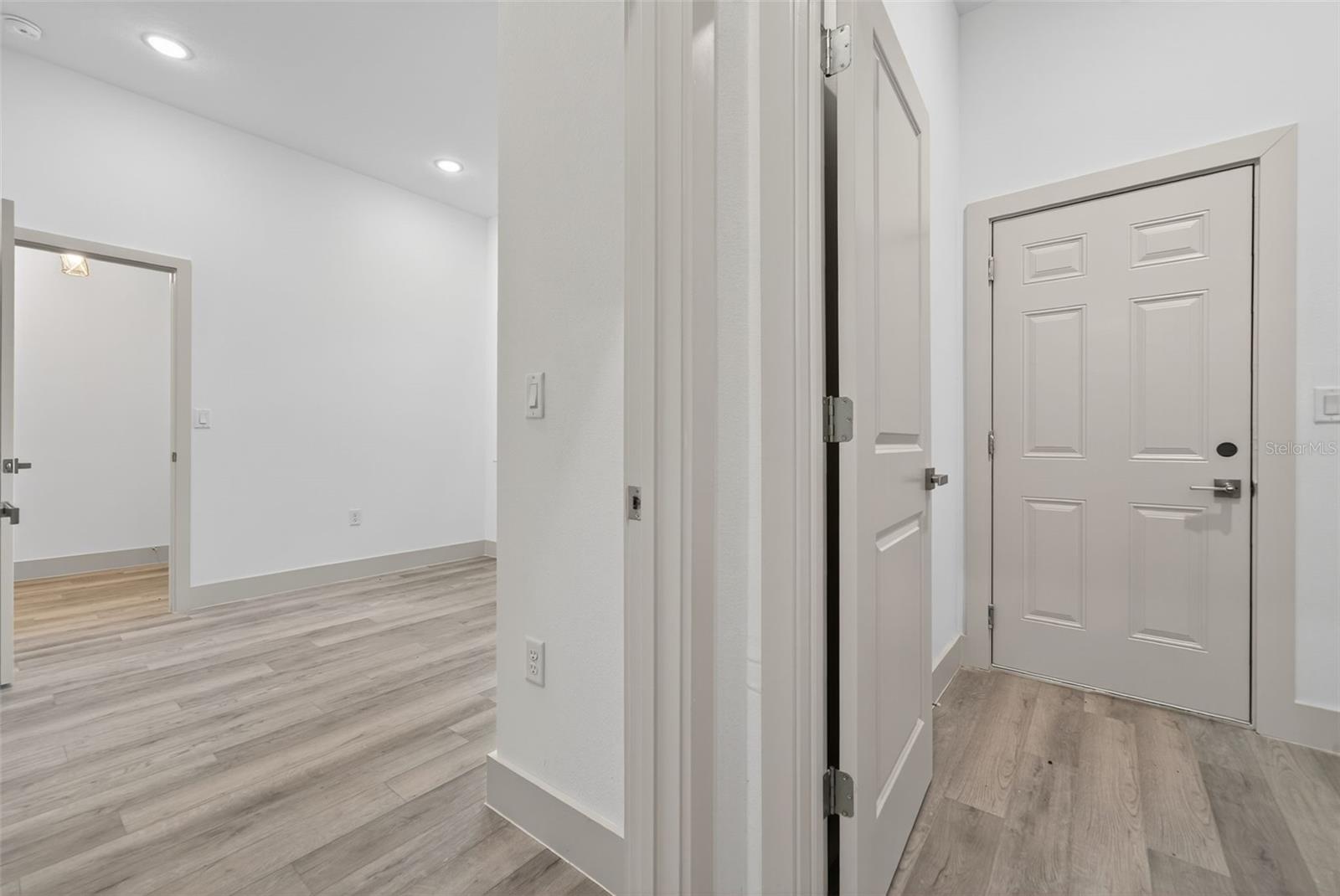 Image 41 of 71 For 1495 Craleigh Street