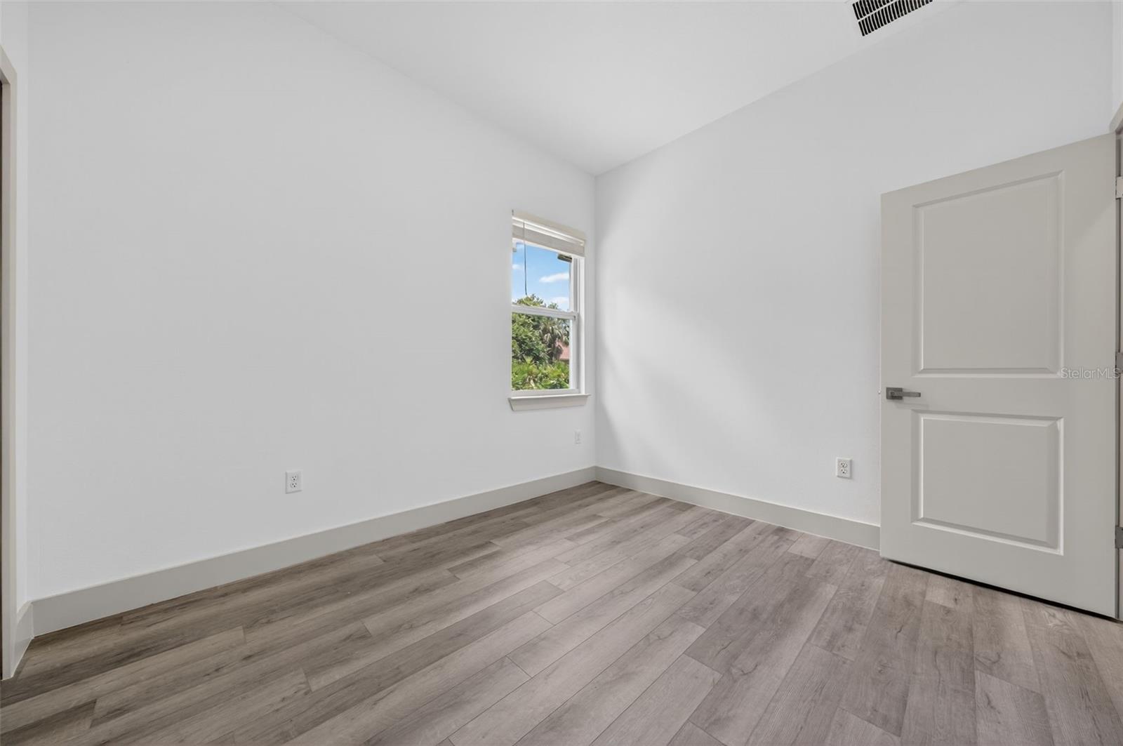 Image 48 of 71 For 1495 Craleigh Street