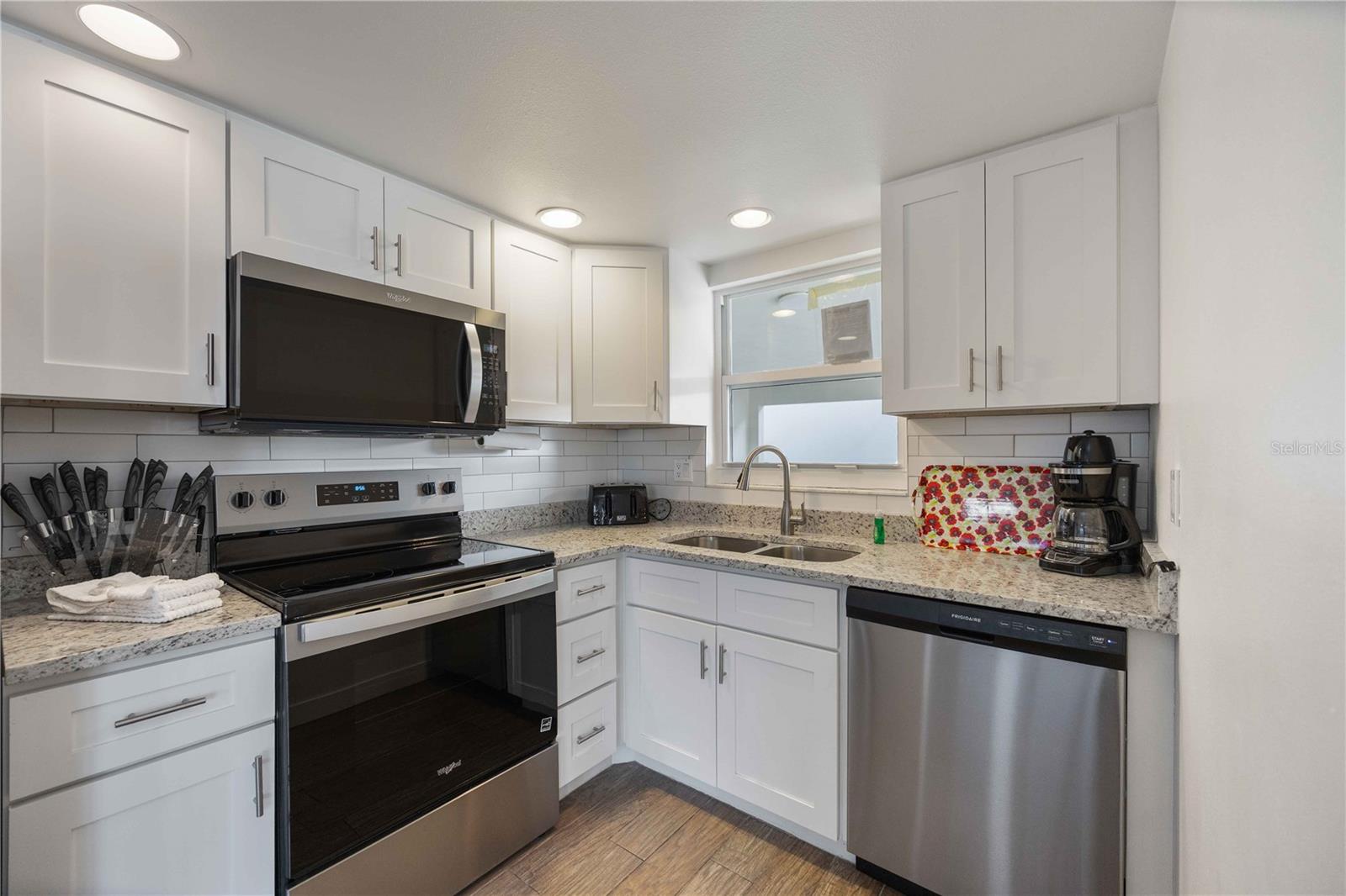 Image 10 of 65 For 6150 Midnight Pass Road Unit 10 A&