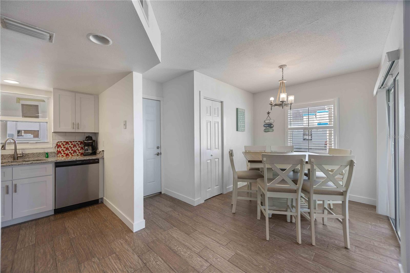 Image 16 of 65 For 6150 Midnight Pass Road Unit 10 A&
