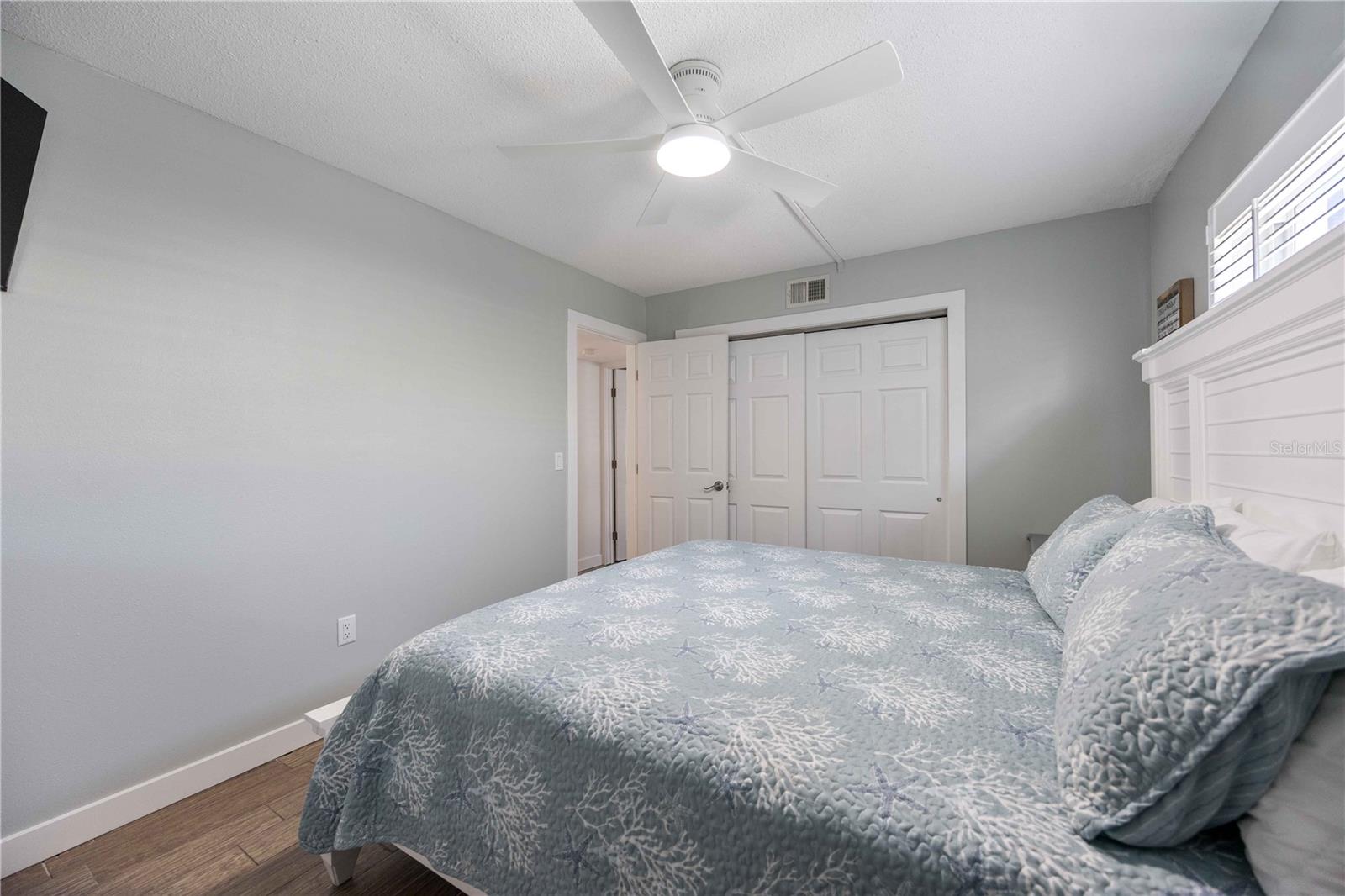 Image 20 of 65 For 6150 Midnight Pass Road Unit 10 A&