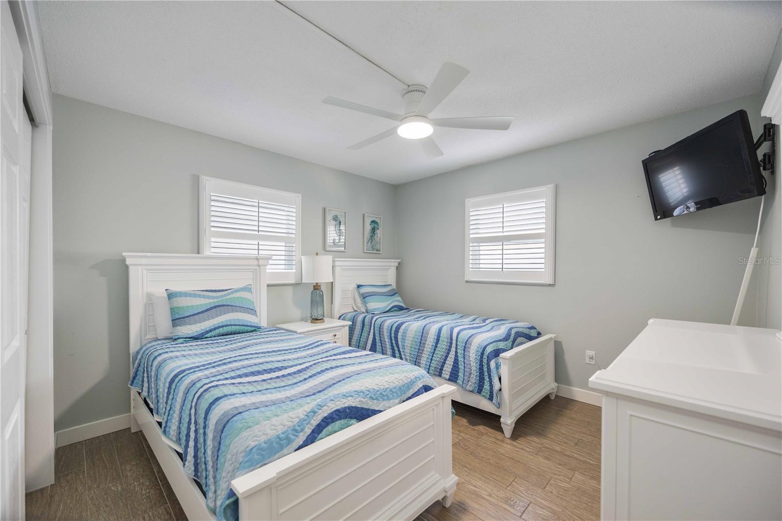 Image 22 of 65 For 6150 Midnight Pass Road Unit 10 A&