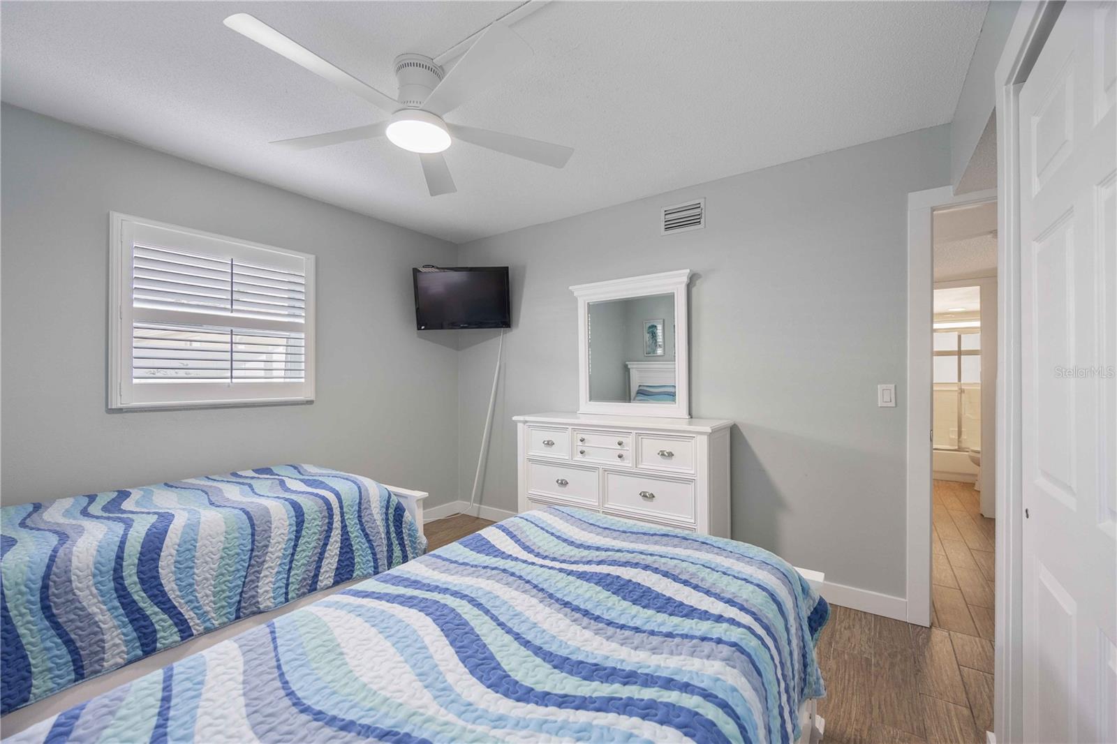 Image 23 of 65 For 6150 Midnight Pass Road Unit 10 A&