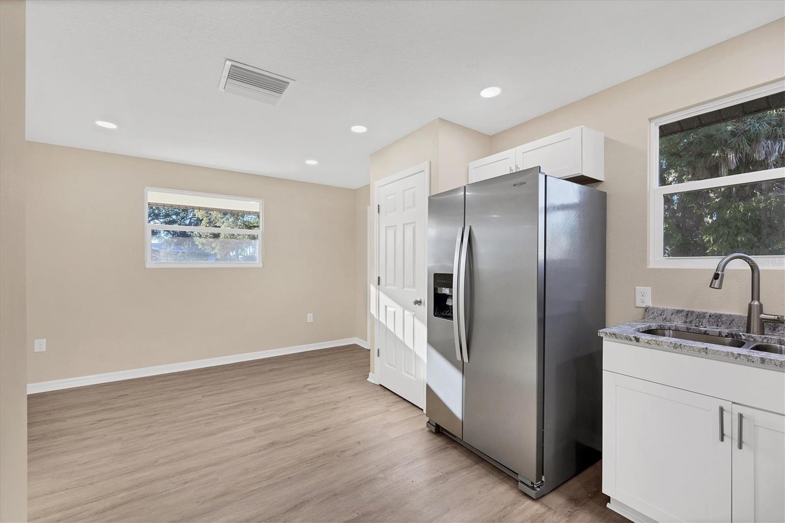 Image 10 of 26 For 3058 Palmadelia Avenue
