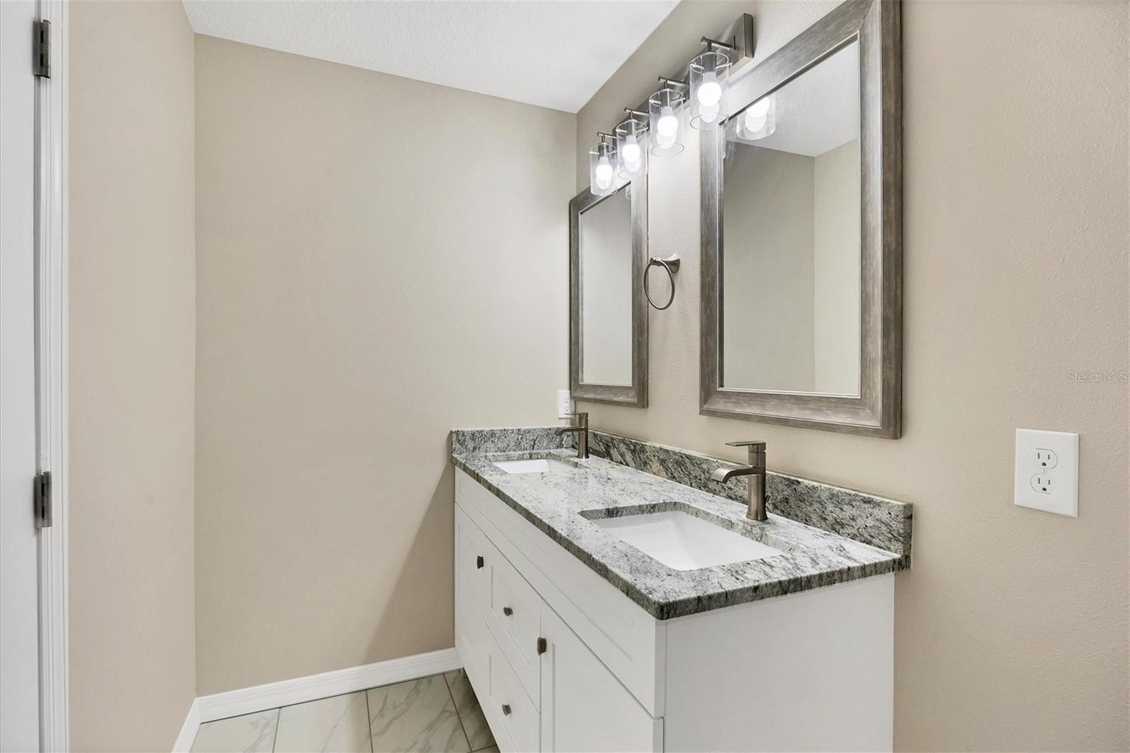 Image 18 of 26 For 3058 Palmadelia Avenue