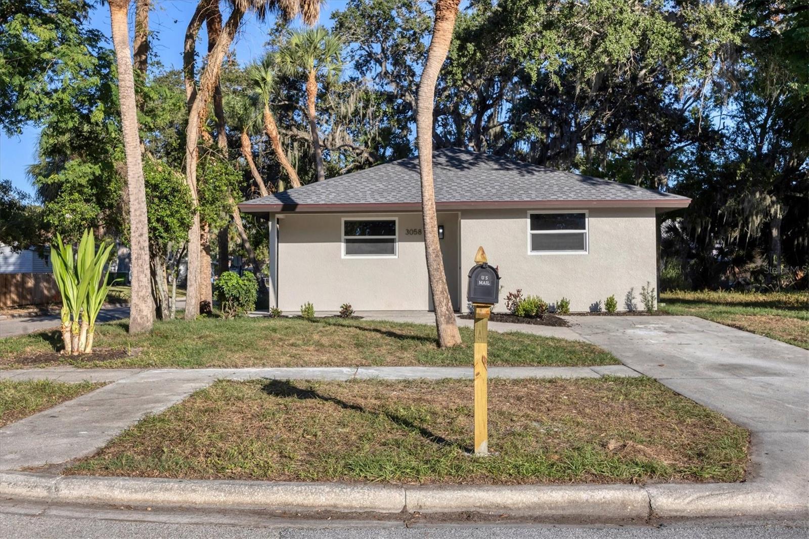 Image 3 of 26 For 3058 Palmadelia Avenue