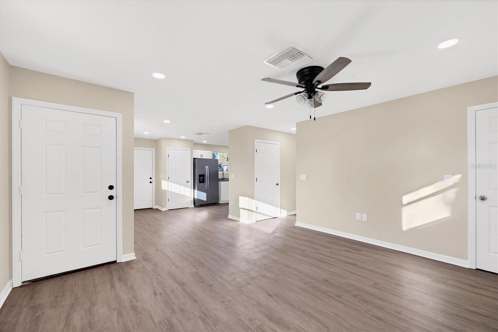 Image 5 of 26 For 3058 Palmadelia Avenue