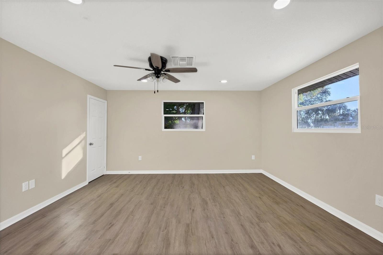 Image 7 of 26 For 3058 Palmadelia Avenue