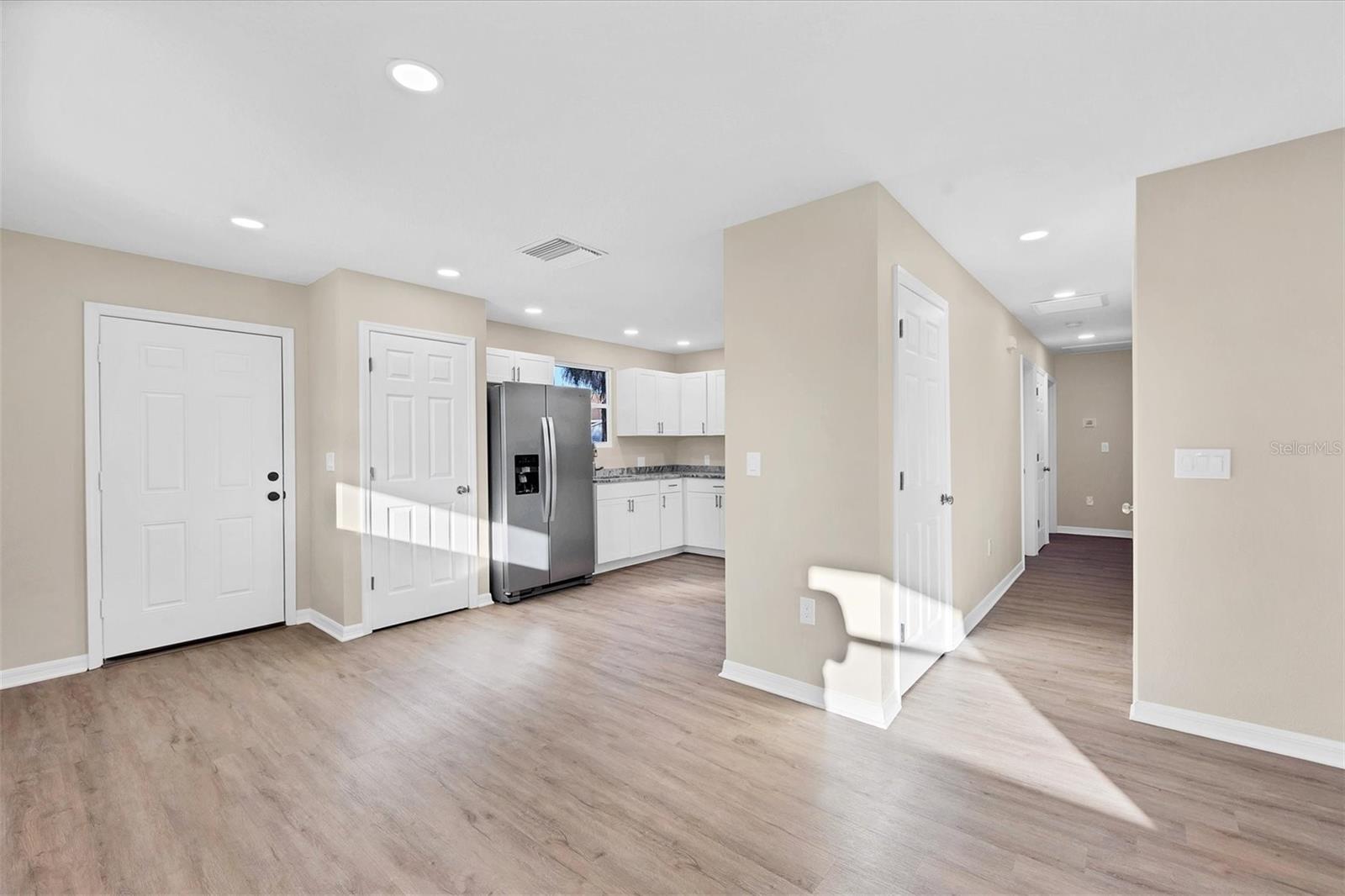 Image 9 of 26 For 3058 Palmadelia Avenue