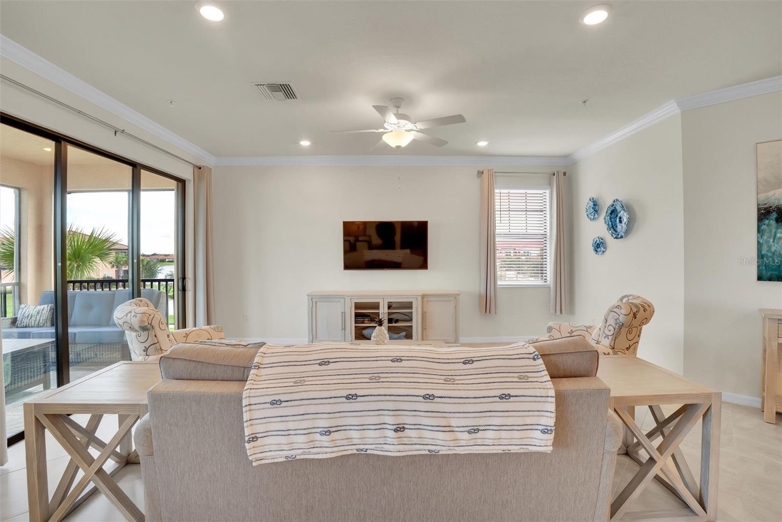 Image 11 of 33 For 10042 Crooked Creek Drive 203