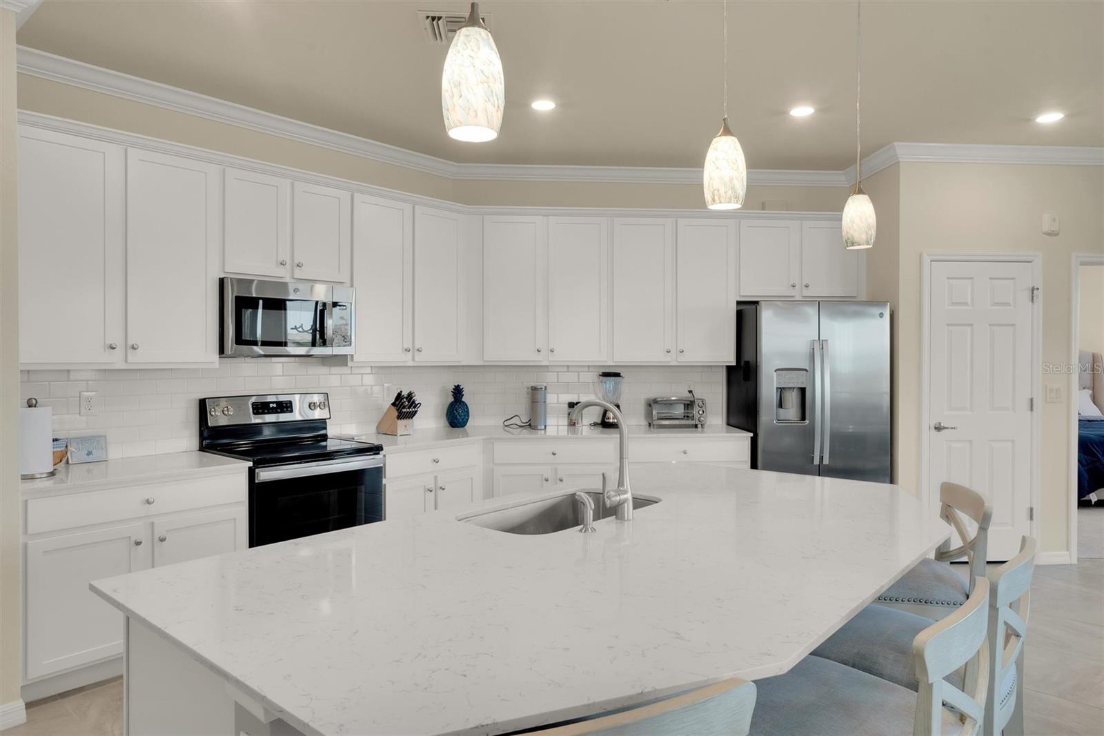 Image 6 of 33 For 10042 Crooked Creek Drive 203