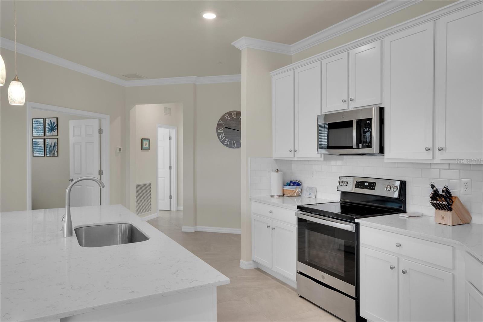 Image 7 of 33 For 10042 Crooked Creek Drive 203