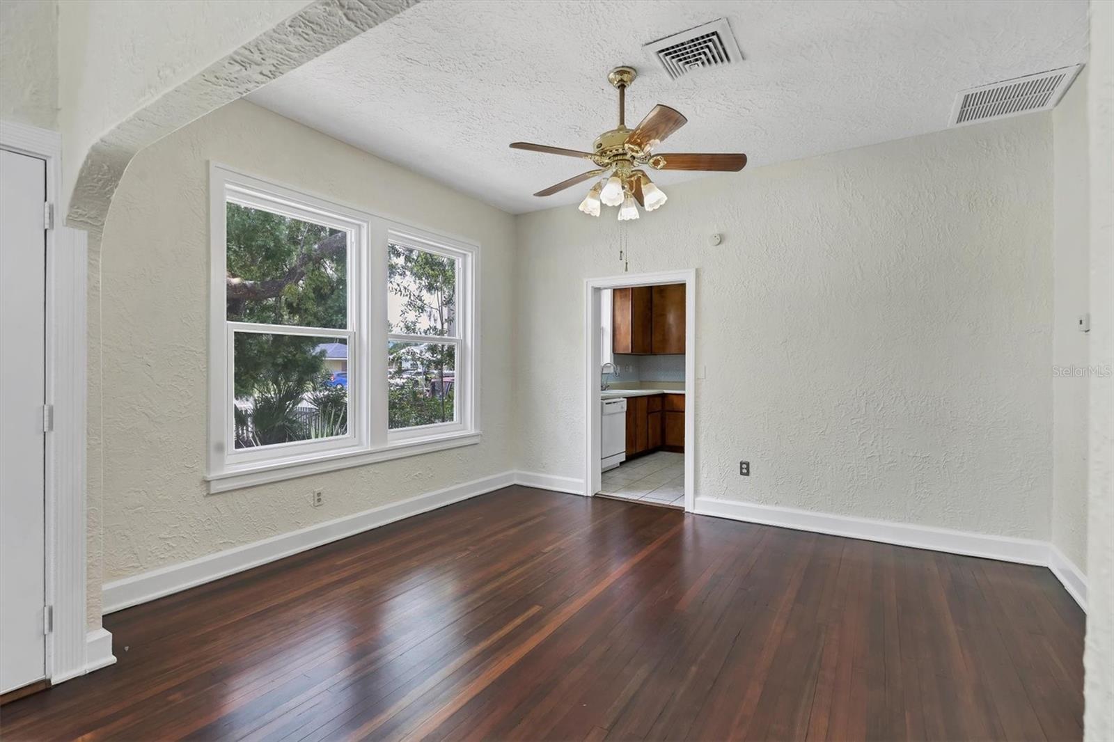 Image 10 of 41 For 2906 9th Avenue W