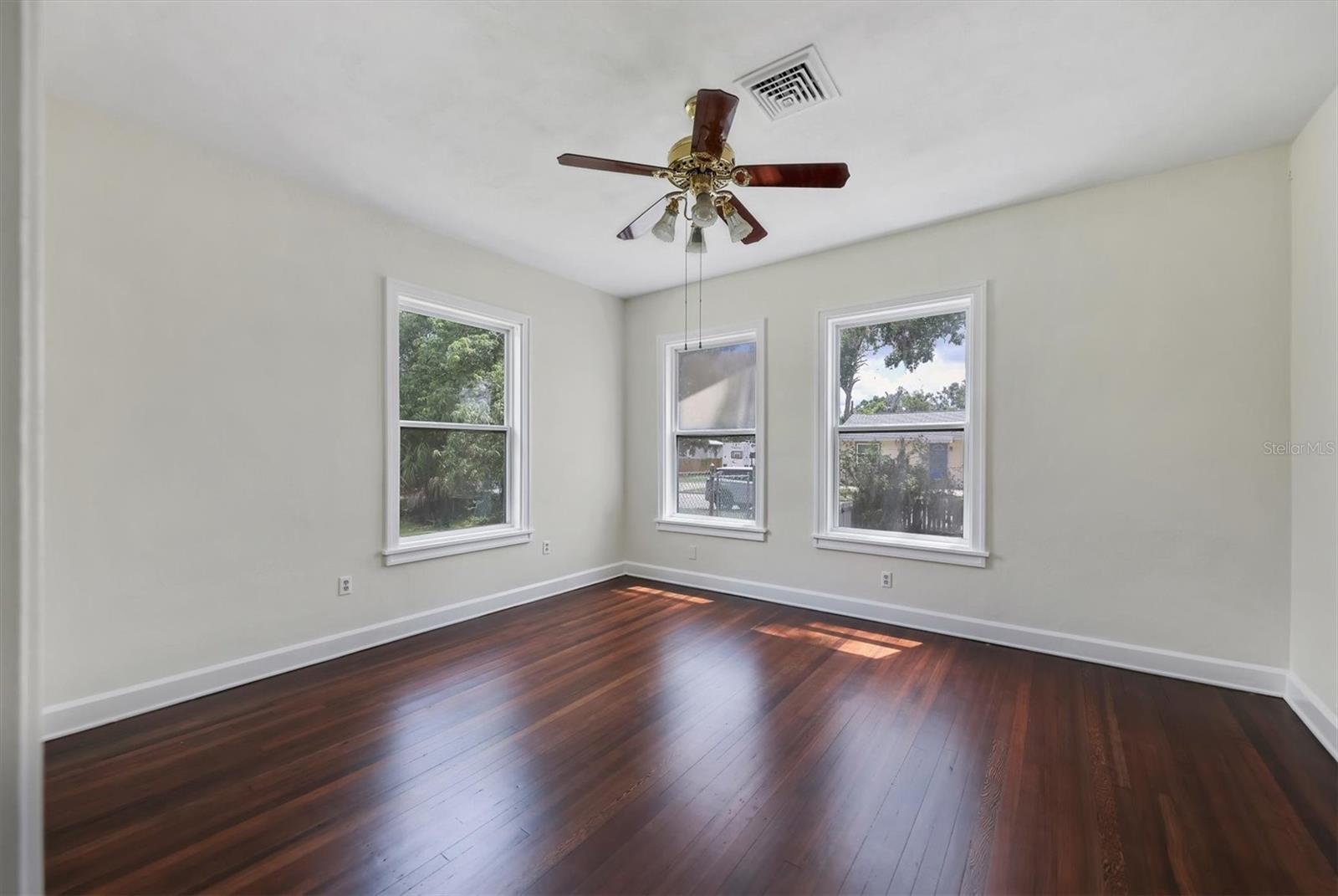 Image 20 of 41 For 2906 9th Avenue W