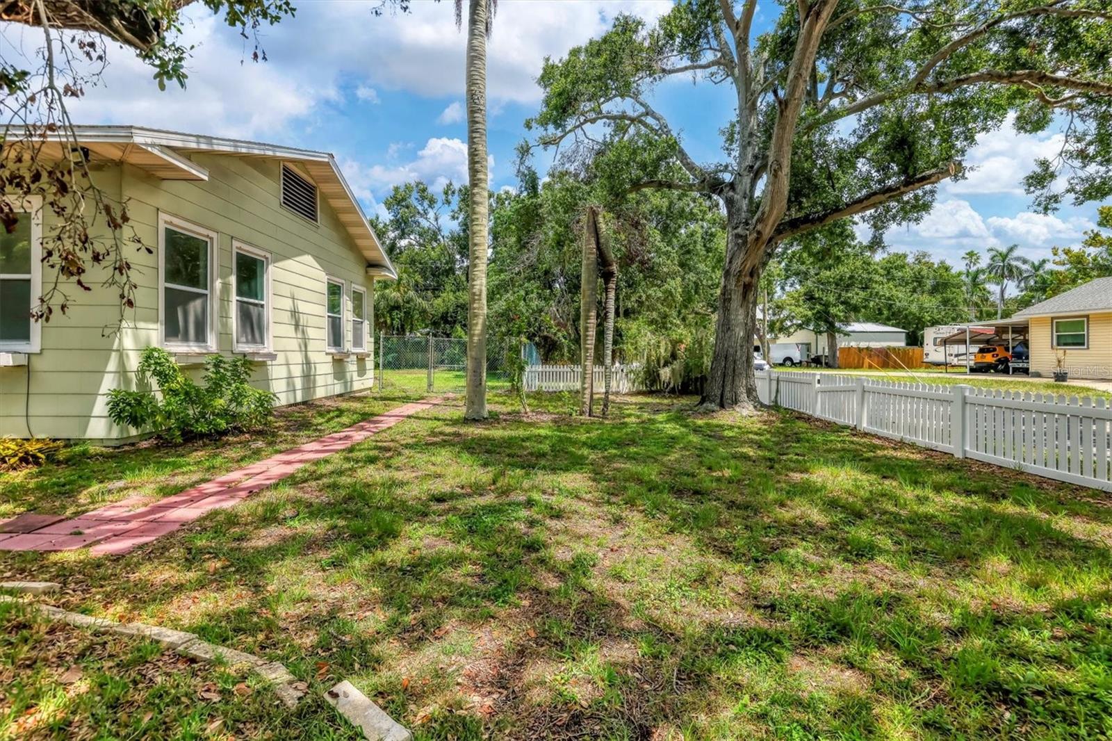 Image 30 of 41 For 2906 9th Avenue W