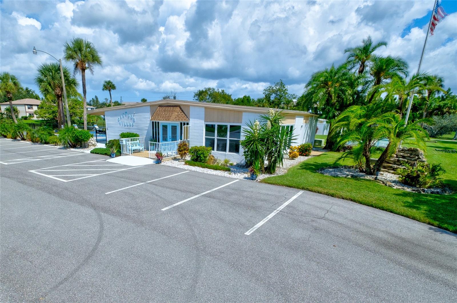 Image 39 of 51 For 5055 Live Oak Circle