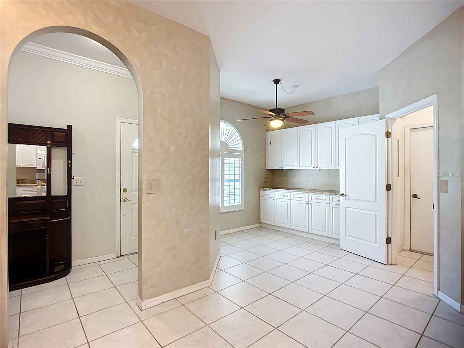 Image 13 of 64 For 6948 Stoneywalk Court