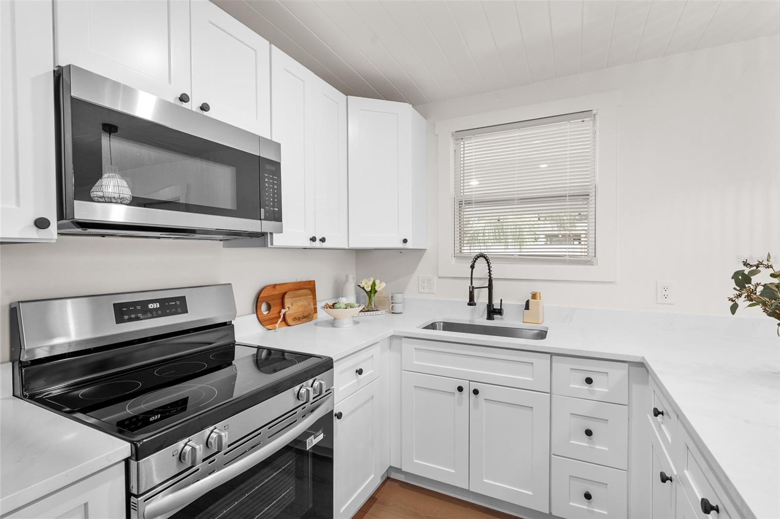 Image 12 of 94 For 3716 7th Avenue W