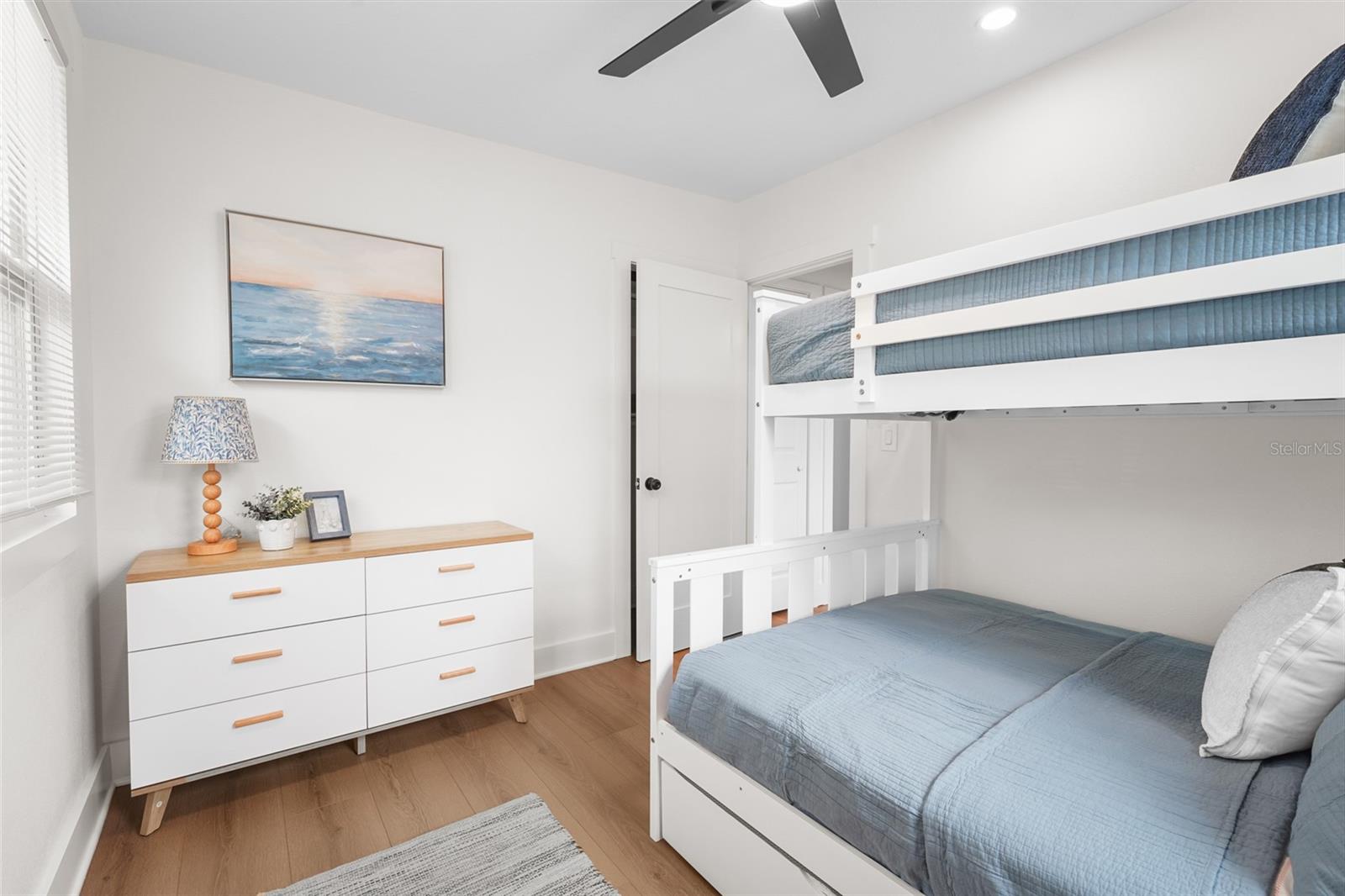 Image 32 of 94 For 3716 7th Avenue W