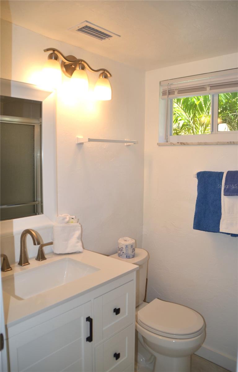 Image 10 of 30 For 1275 Tarpon Center Drive 107