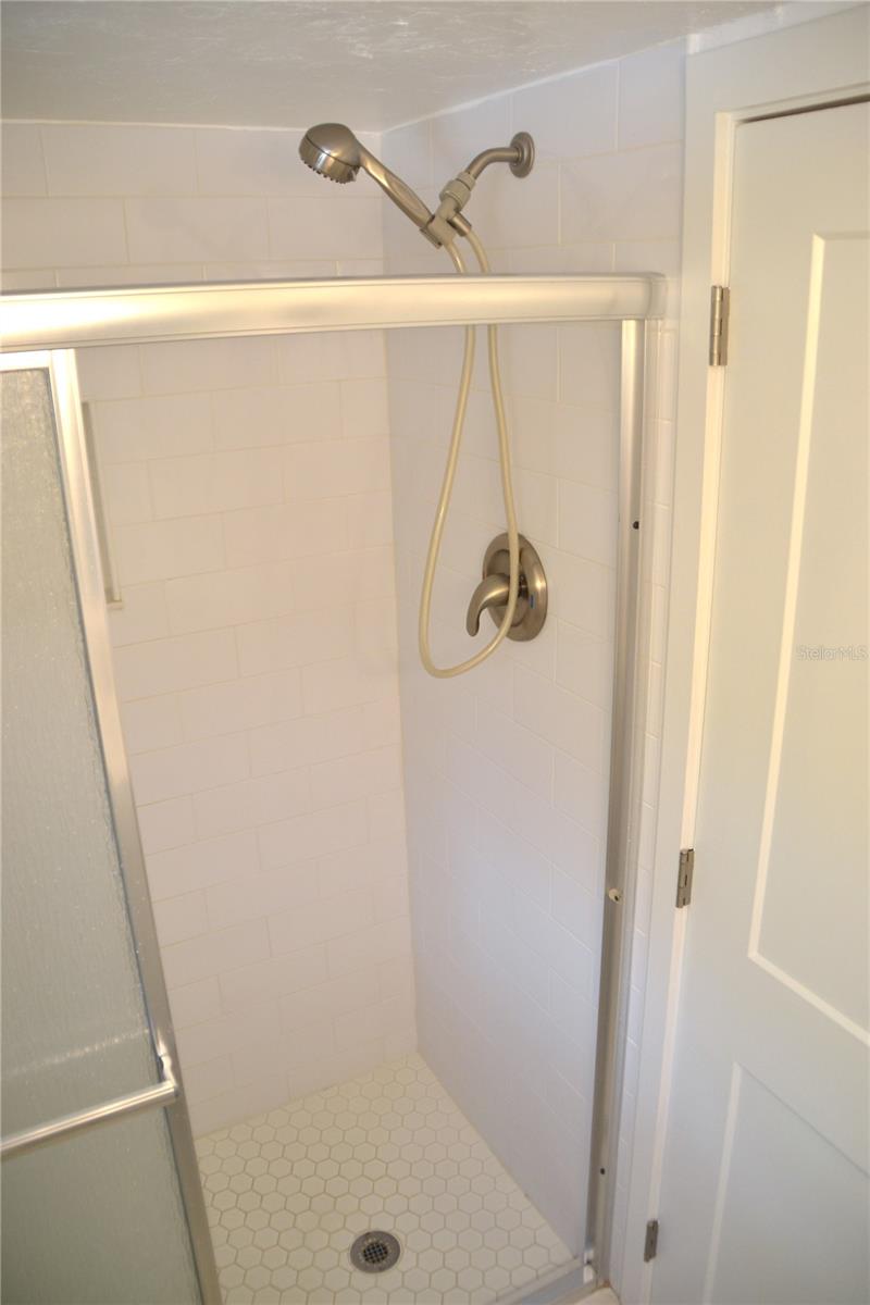 Image 11 of 30 For 1275 Tarpon Center Drive 107