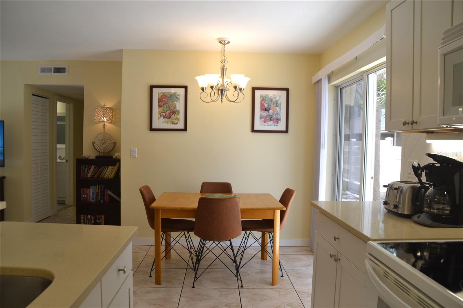 Image 6 of 30 For 1275 Tarpon Center Drive 107