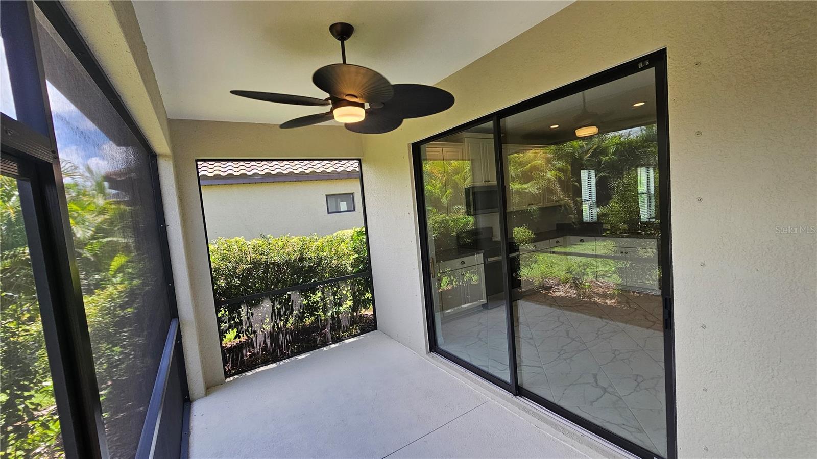 Image 19 of 34 For 447 Casalino Drive