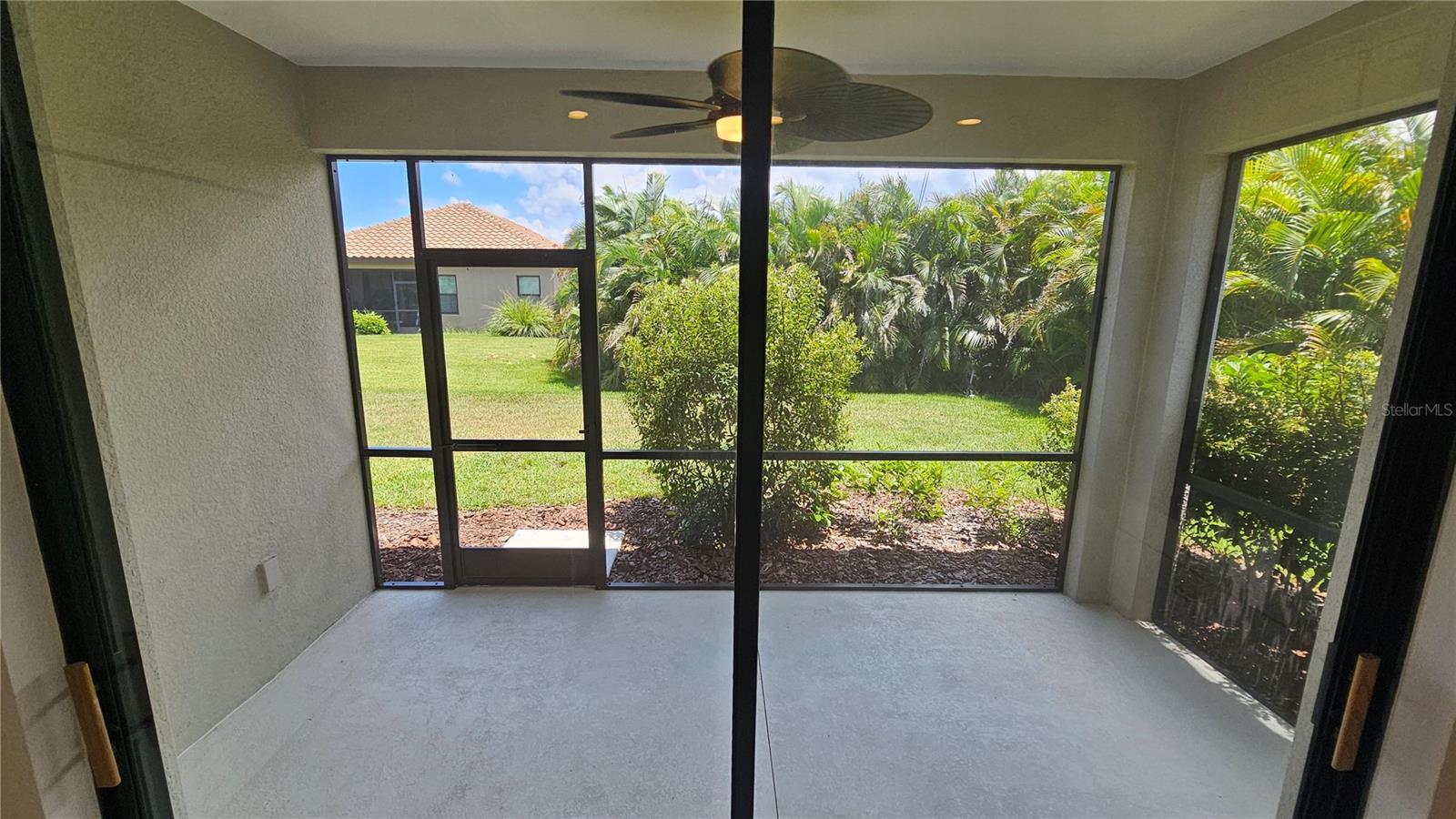 Image 20 of 34 For 447 Casalino Drive