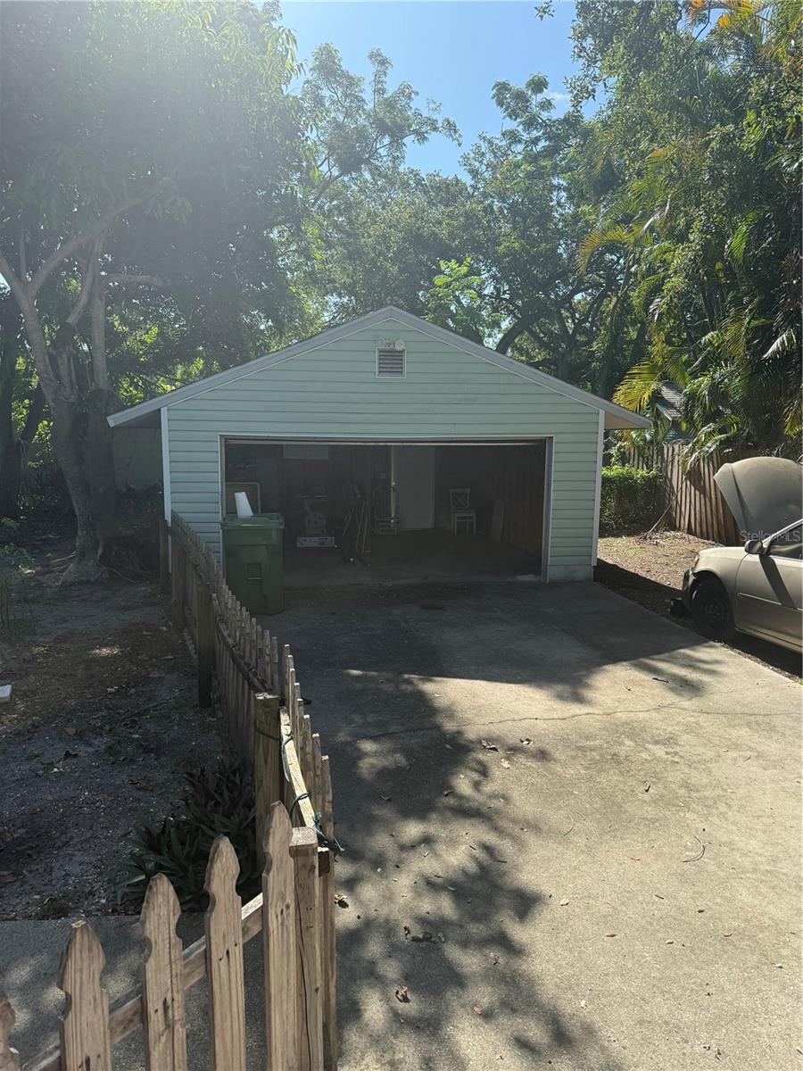 Image 3 of 31 For 1109 17th Street W