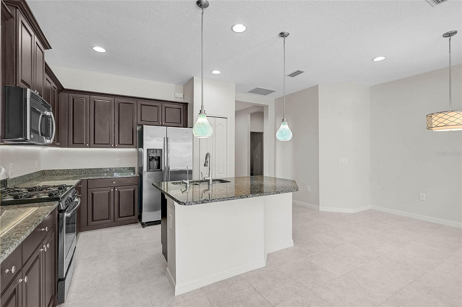 Image 16 of 41 For 4025 Wildgrass Place