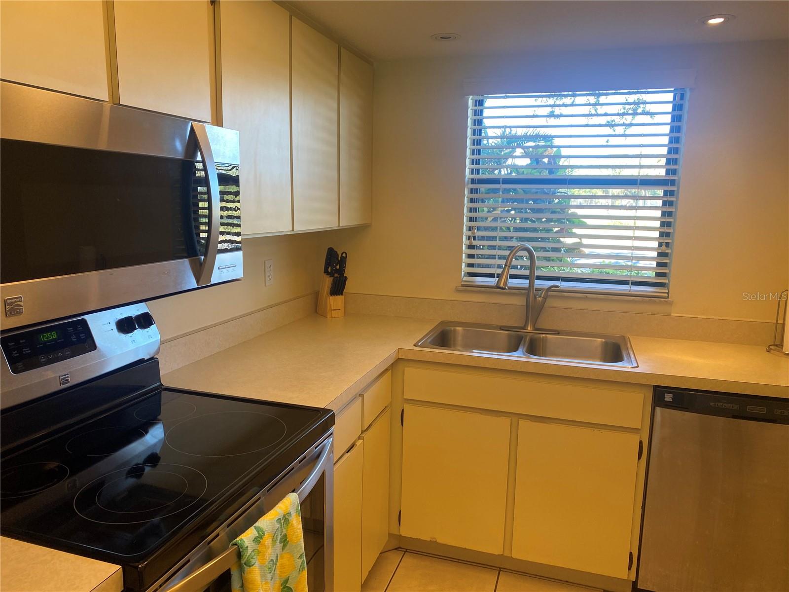 Image 7 of 22 For 104 Capri Isles Boulevard 108