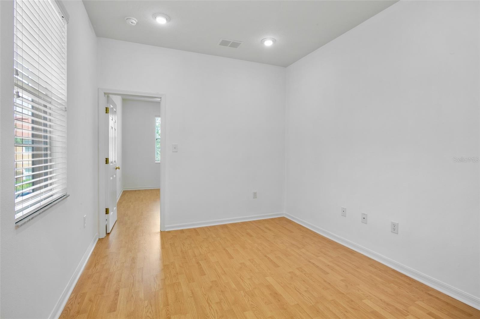 Image 28 of 46 For 3811 Parkridge Circle 2-104