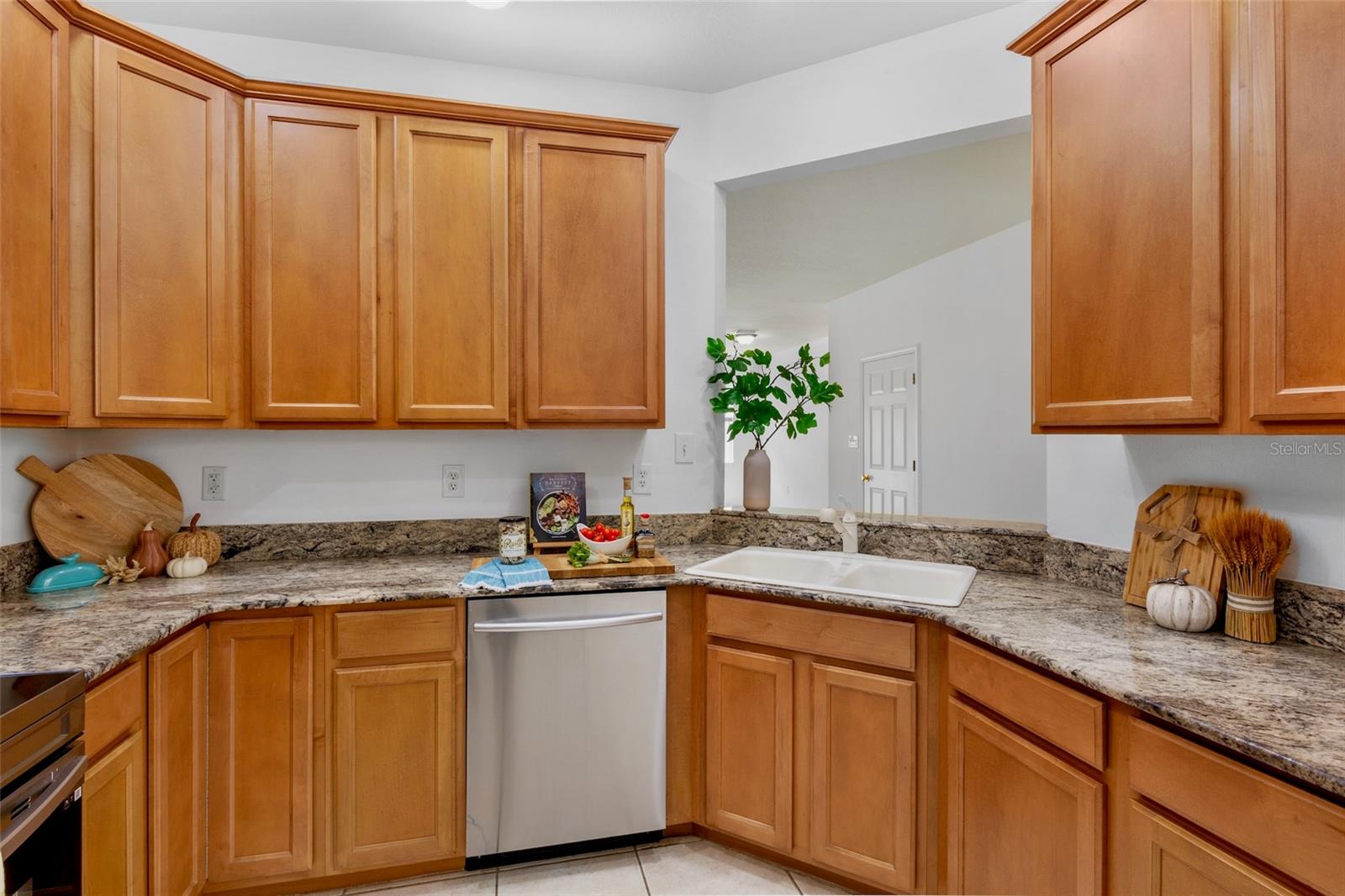 Image 5 of 46 For 3811 Parkridge Circle 2-104