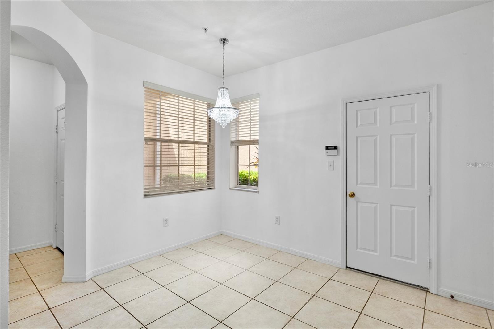 Image 6 of 46 For 3811 Parkridge Circle 2-104