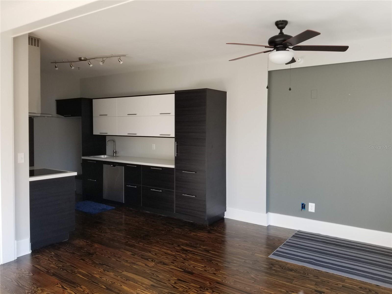 Image 2 of 8 For 835 7th Avenue S 3