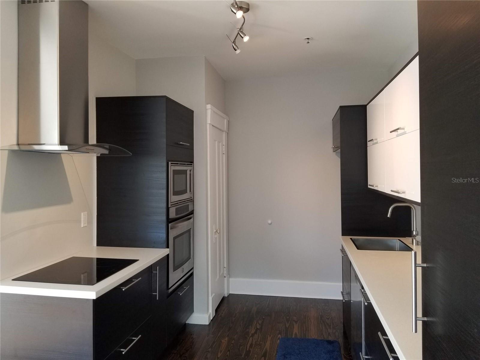 Image 3 of 8 For 835 7th Avenue S 3