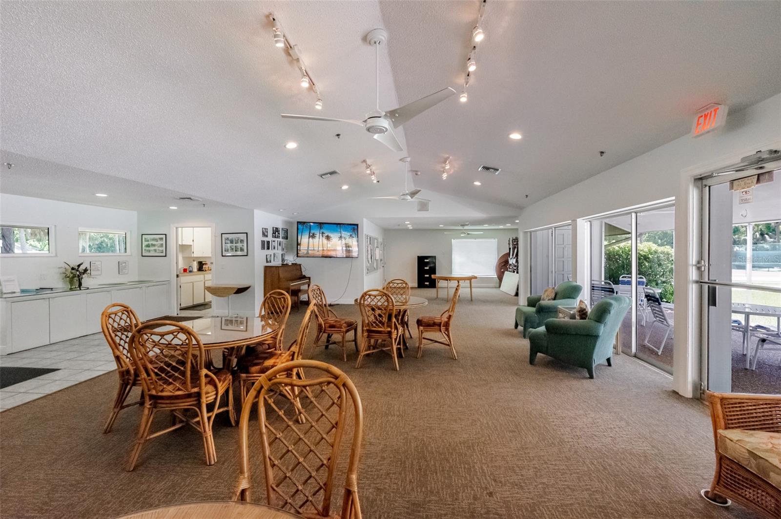 Image 21 of 23 For 4846 Village Gardens Drive