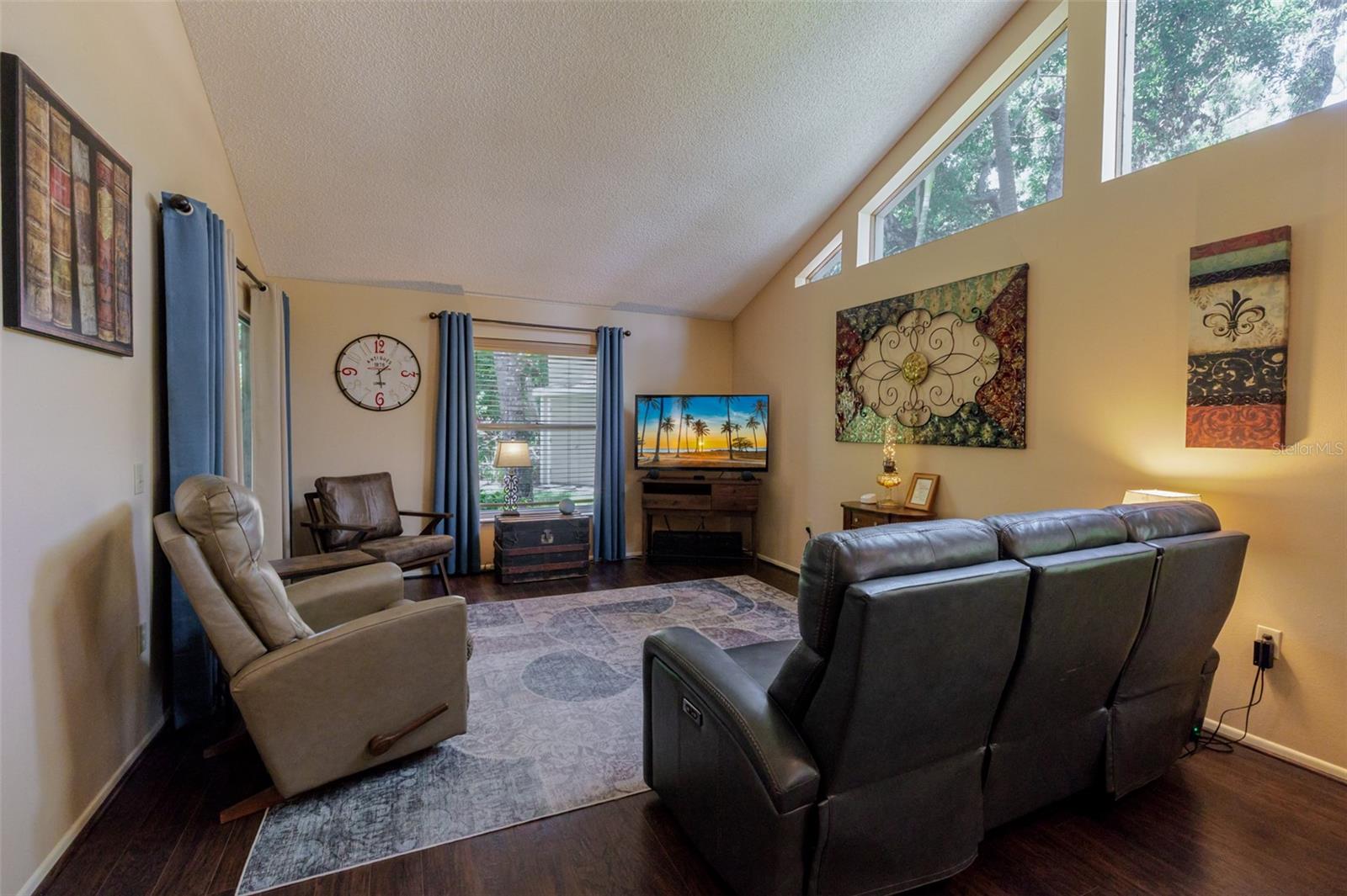 Image 5 of 23 For 4846 Village Gardens Drive