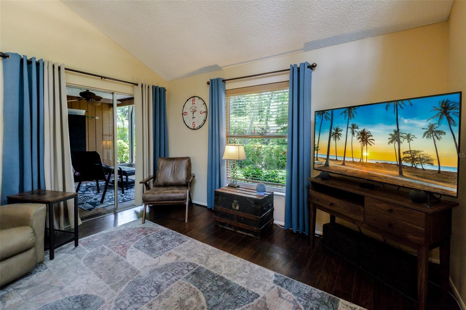 Image 6 of 23 For 4846 Village Gardens Drive