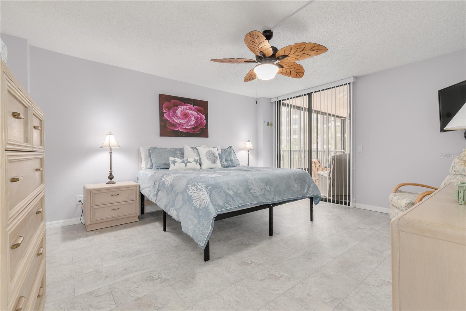 Image 21 of 48 For 8701 Midnight Pass Road 106a