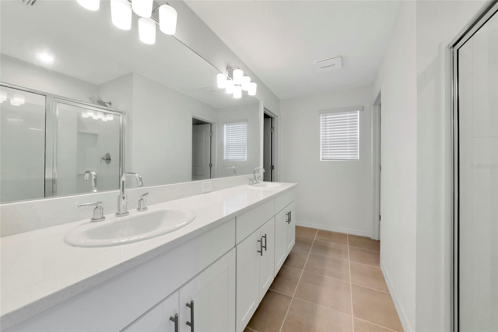 Image 15 of 27 For 5921 Laurelcrest Glen