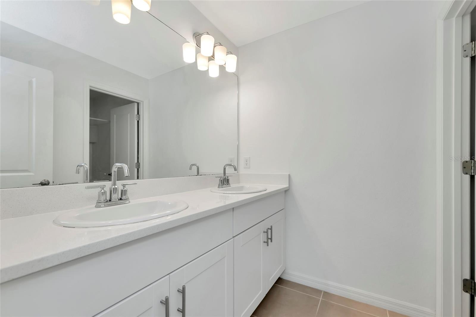 Image 19 of 27 For 5921 Laurelcrest Glen