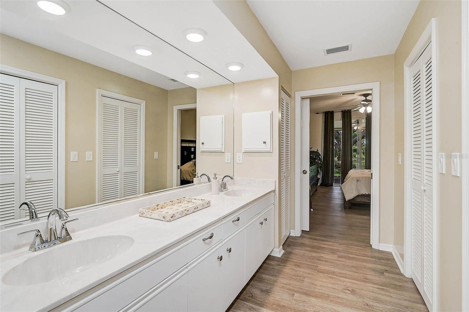 Image 23 of 50 For 7341 Golf Pointe Circle