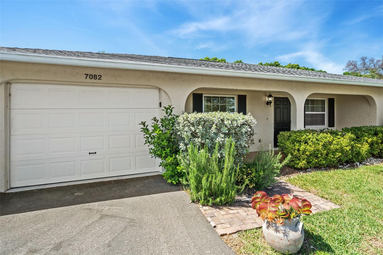 Image 10 of 70 For 7082 Country Club Drive N 7082