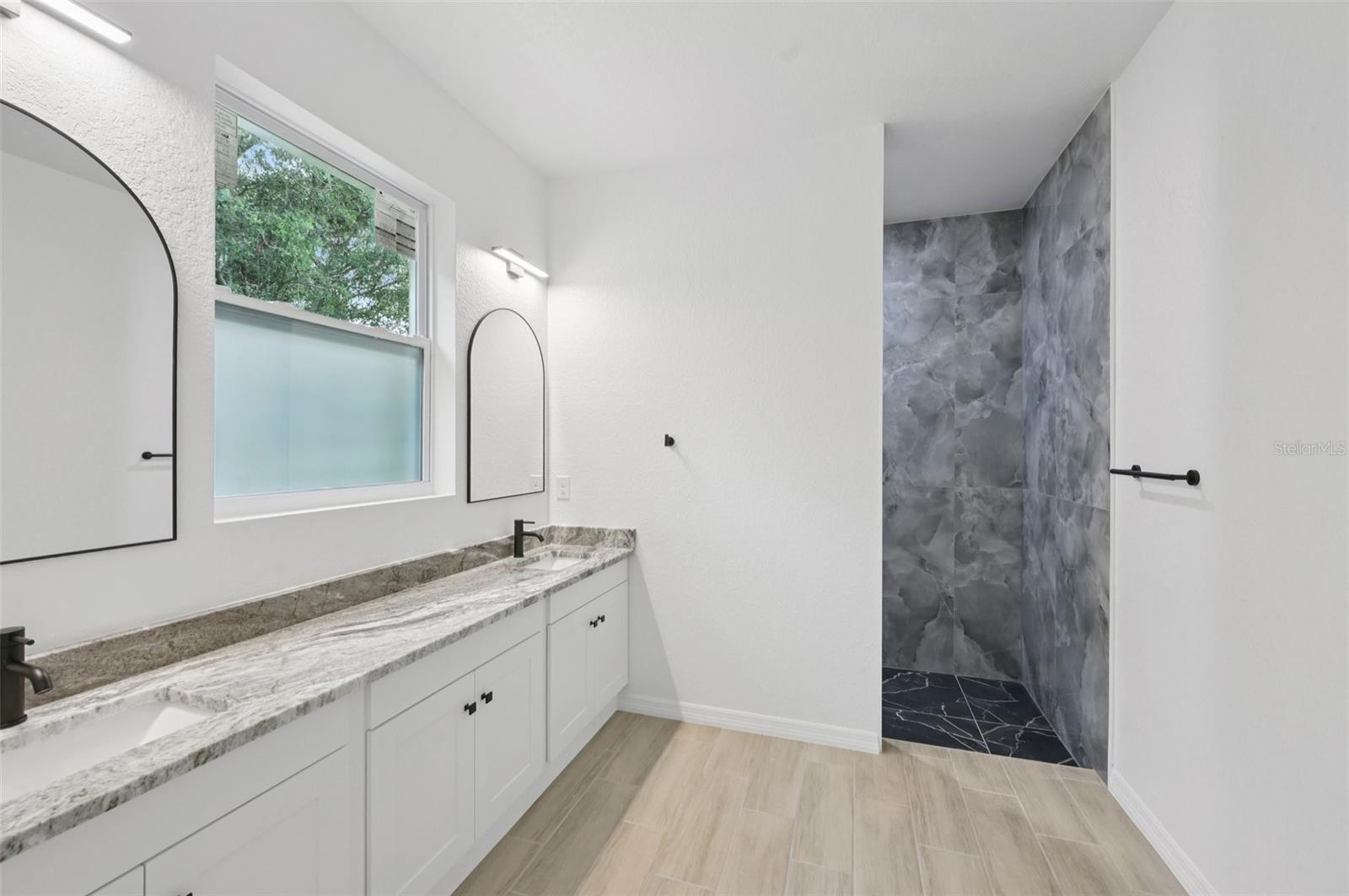 Image 20 of 40 For 2470 Talwood Terrace