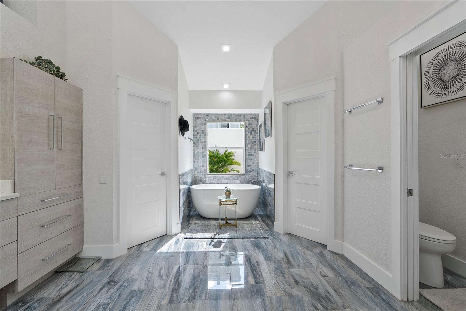 Image 19 of 43 For 1100 Westway Drive