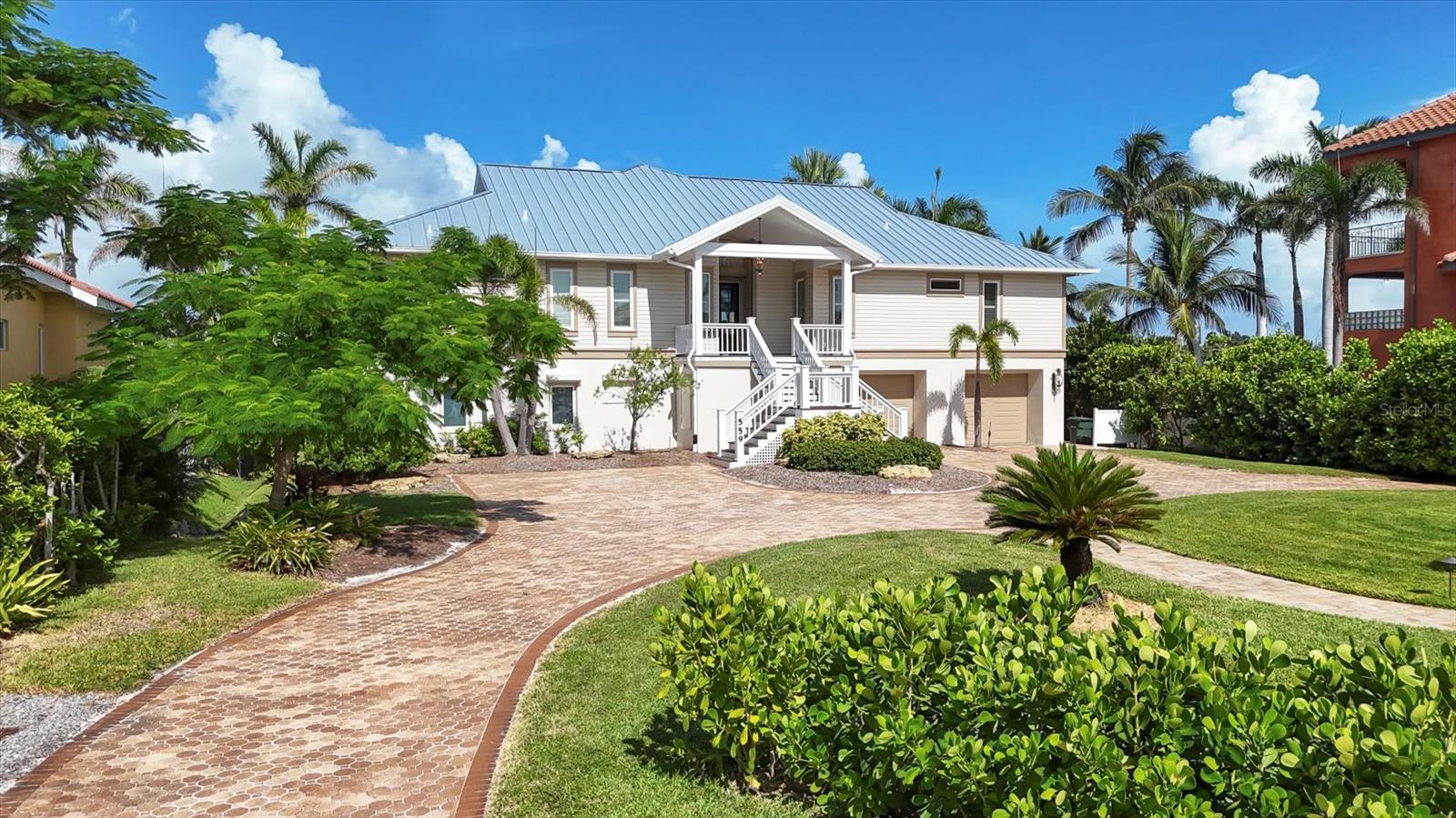 Image 10 of 63 For 559 Bob Hope Drive