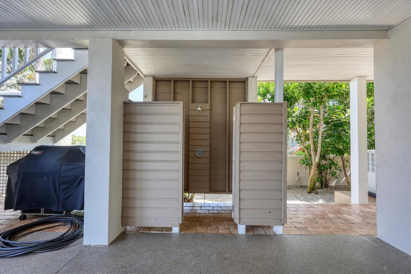Image 45 of 63 For 559 Bob Hope Drive