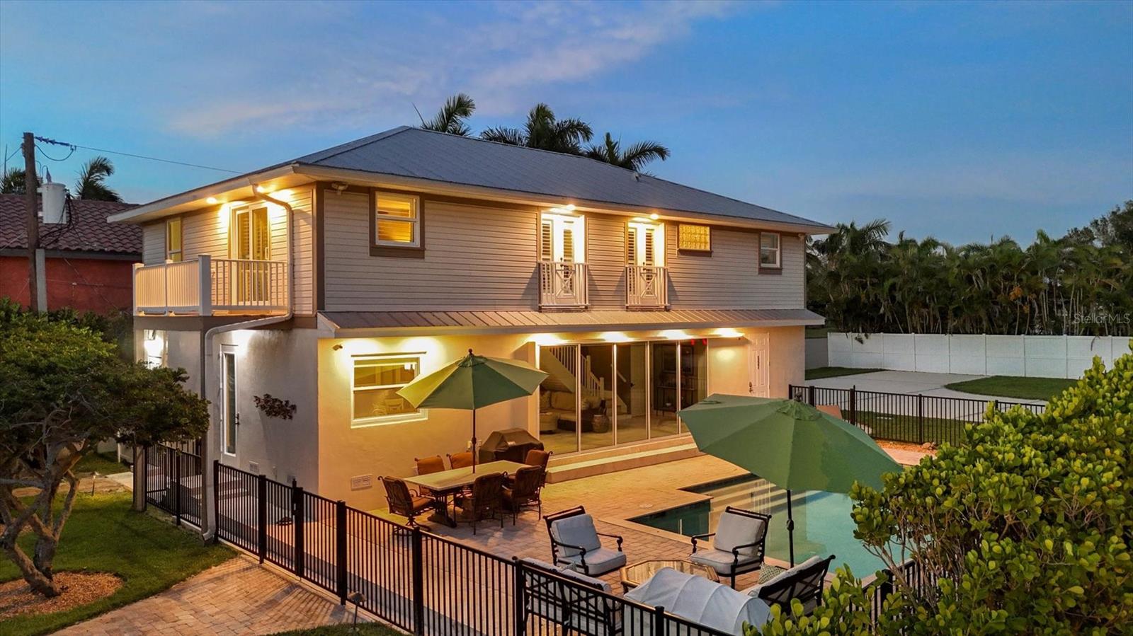 Image 6 of 63 For 559 Bob Hope Drive